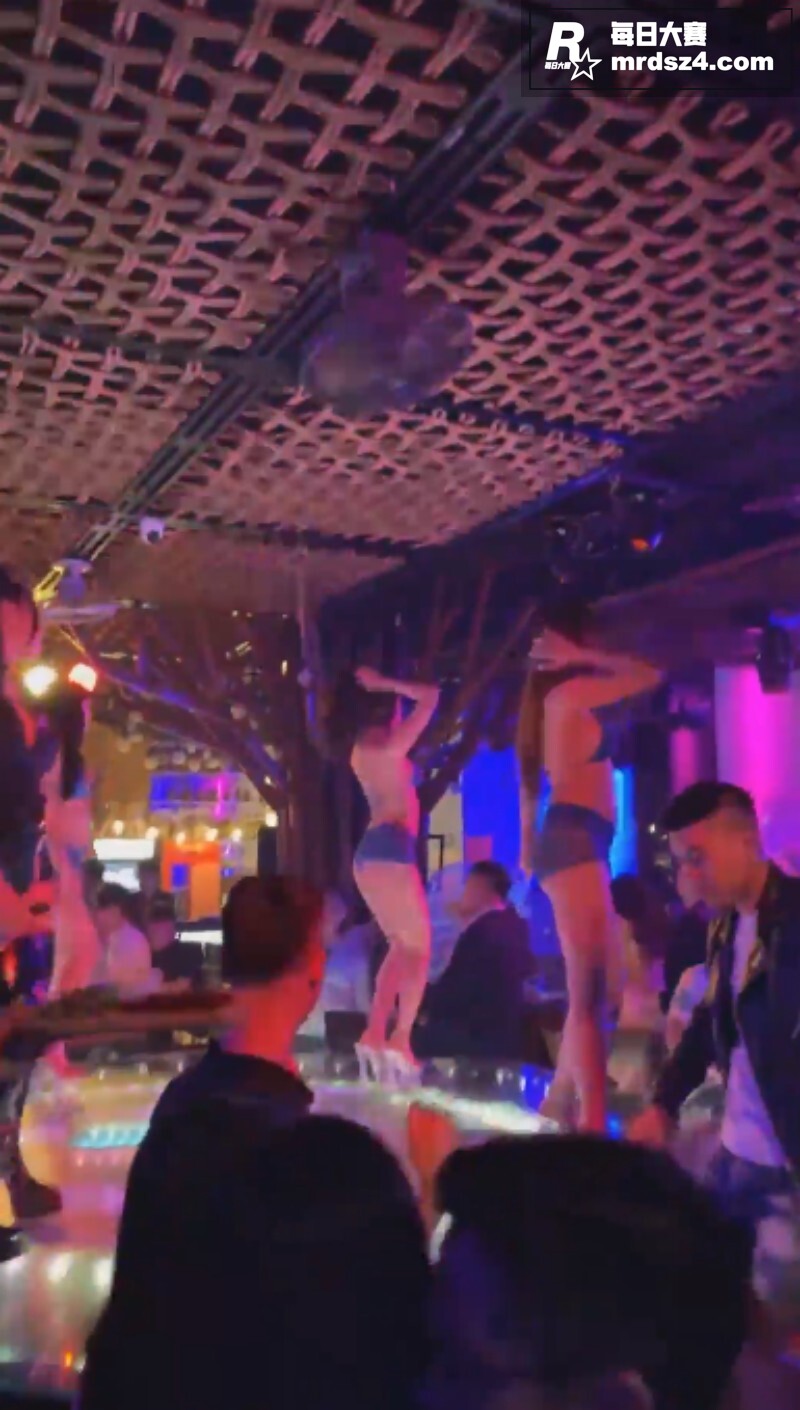 越南夜店酒吧现场劲爆相关图片5