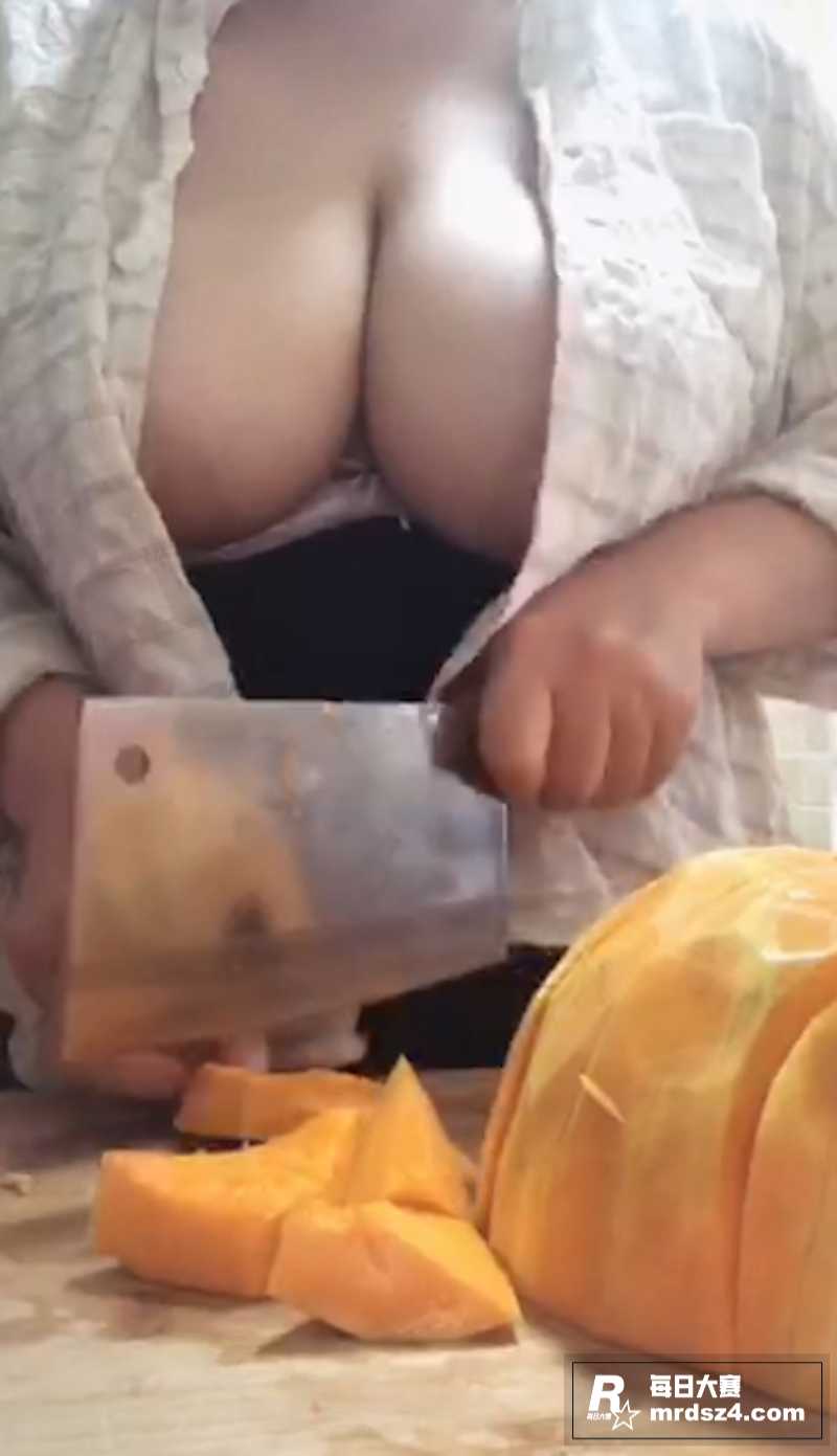 巨乳少妇美食教学 切相关图片5