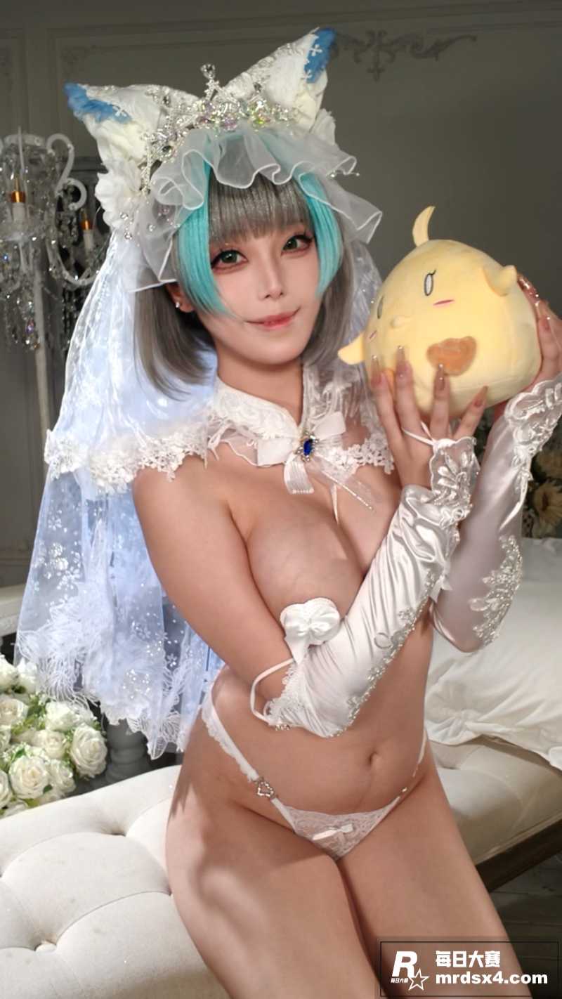 推特巨乳女神 蜜汁猫相关图片2