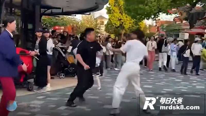 上海迪士尼男子劝烟反相关图片1