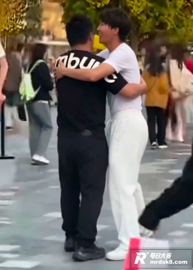 上海迪士尼男子劝烟反相关图片7