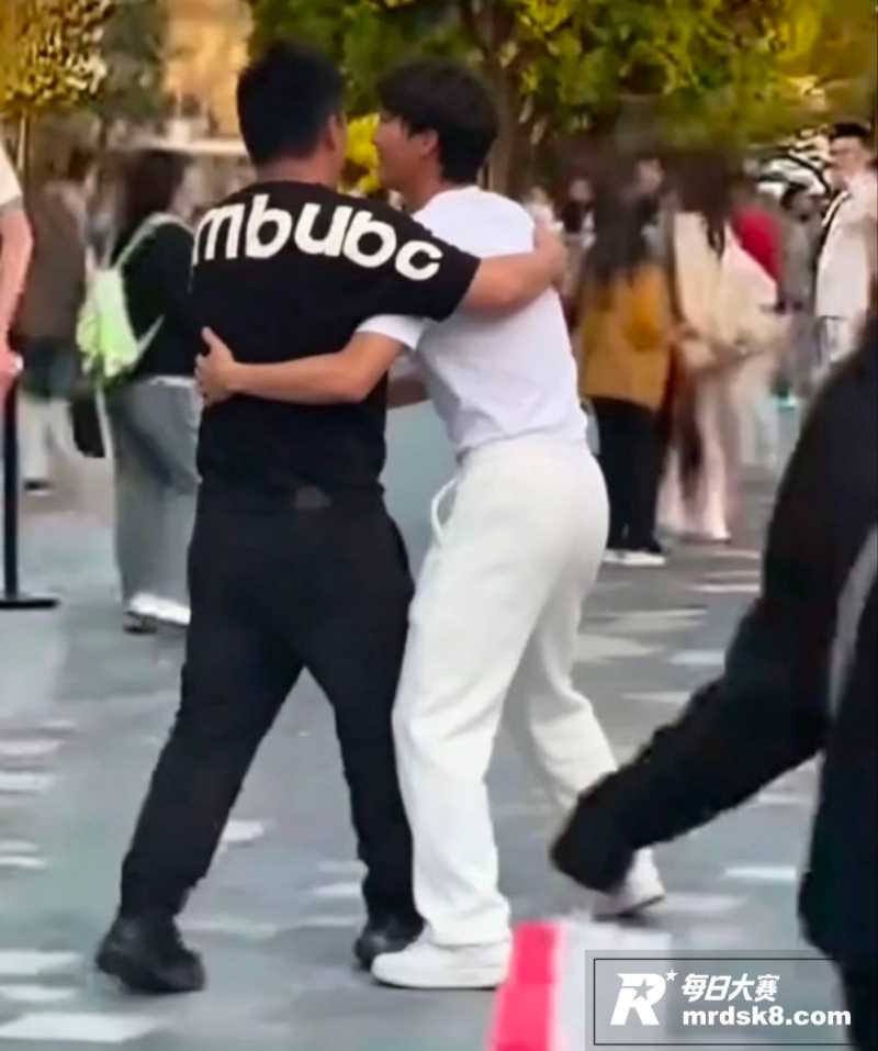 上海迪士尼男子劝烟反相关图片8