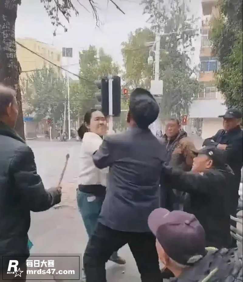 河南焦作女子劝阻大爷相关图片1