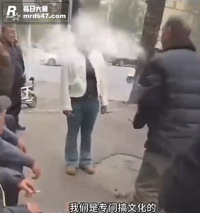 河南焦作女子劝阻大爷相关图片5