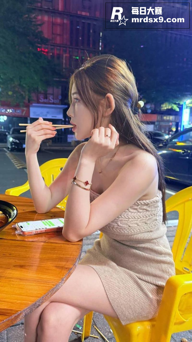 云南高颜值美女 马音相关图片1