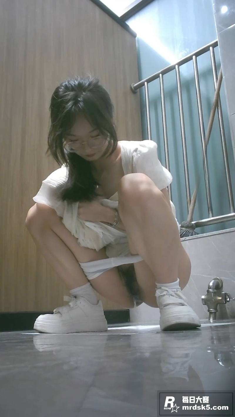 精选厕所偷拍系列 特相关图片5