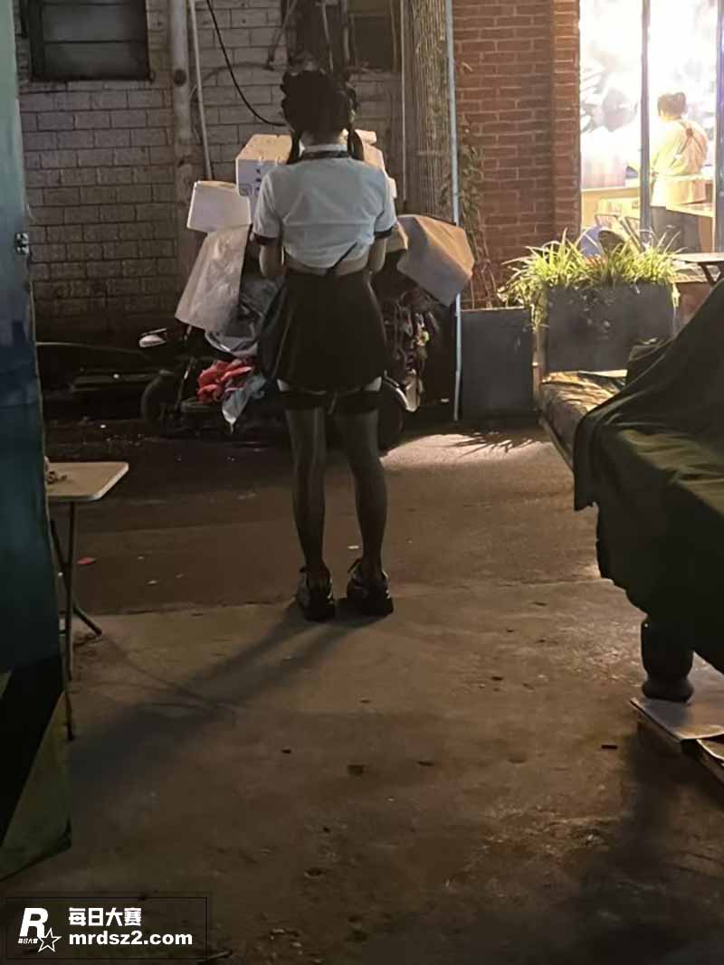 广州城中村 站街小姐相关图片3