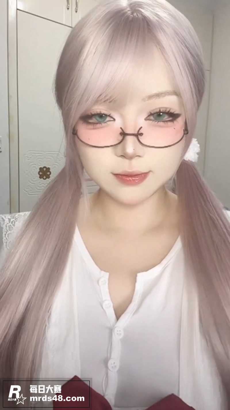 抖音极品巨乳少女 不相关图片2