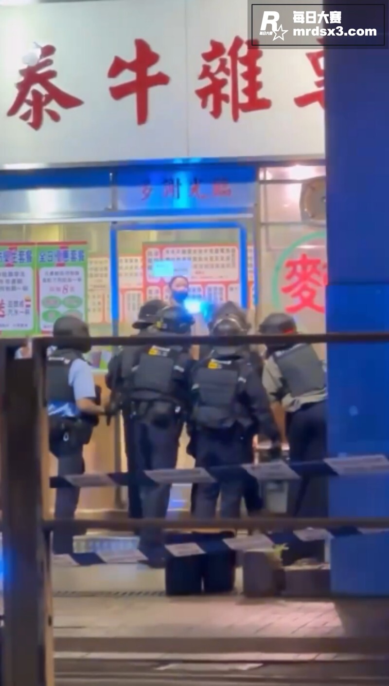 香港粉面店女顾客手机相关图片1