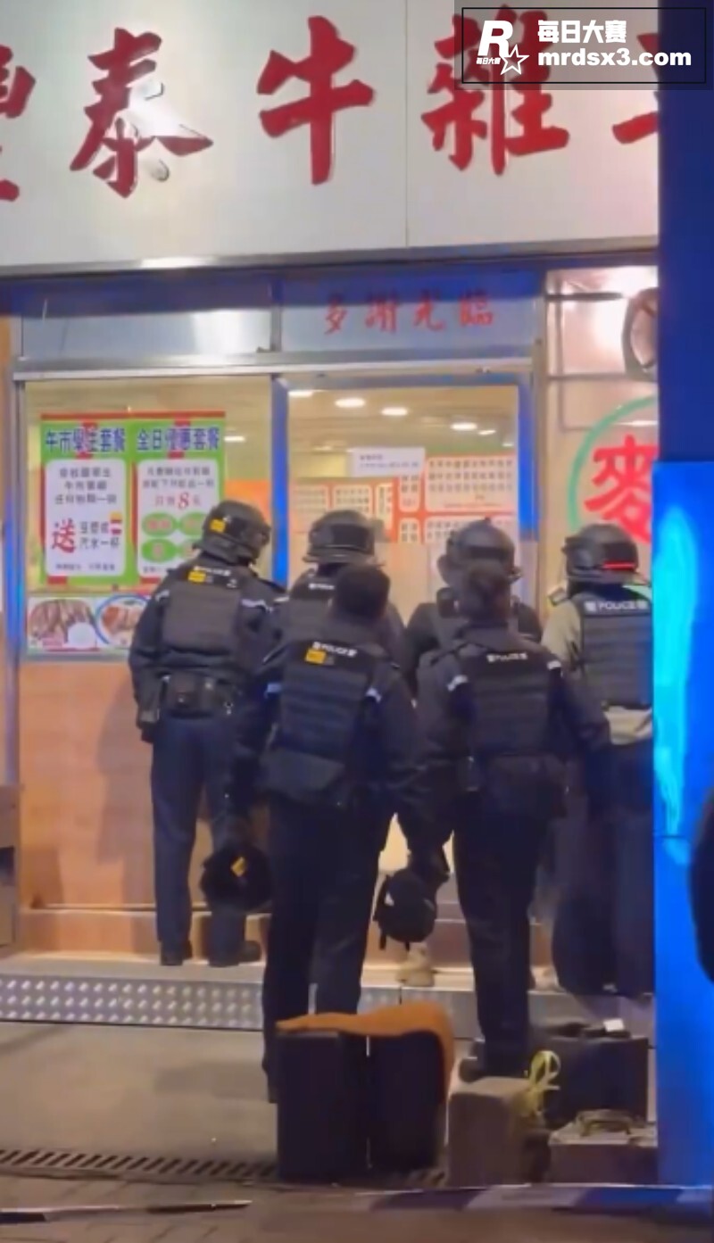 香港粉面店女顾客手机相关图片2