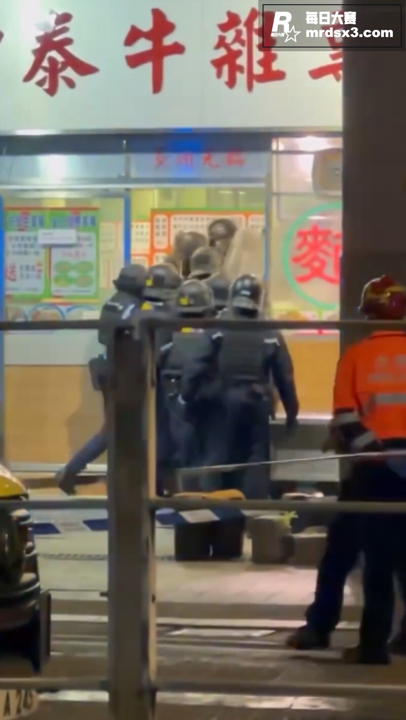 香港粉面店女顾客手机相关图片4