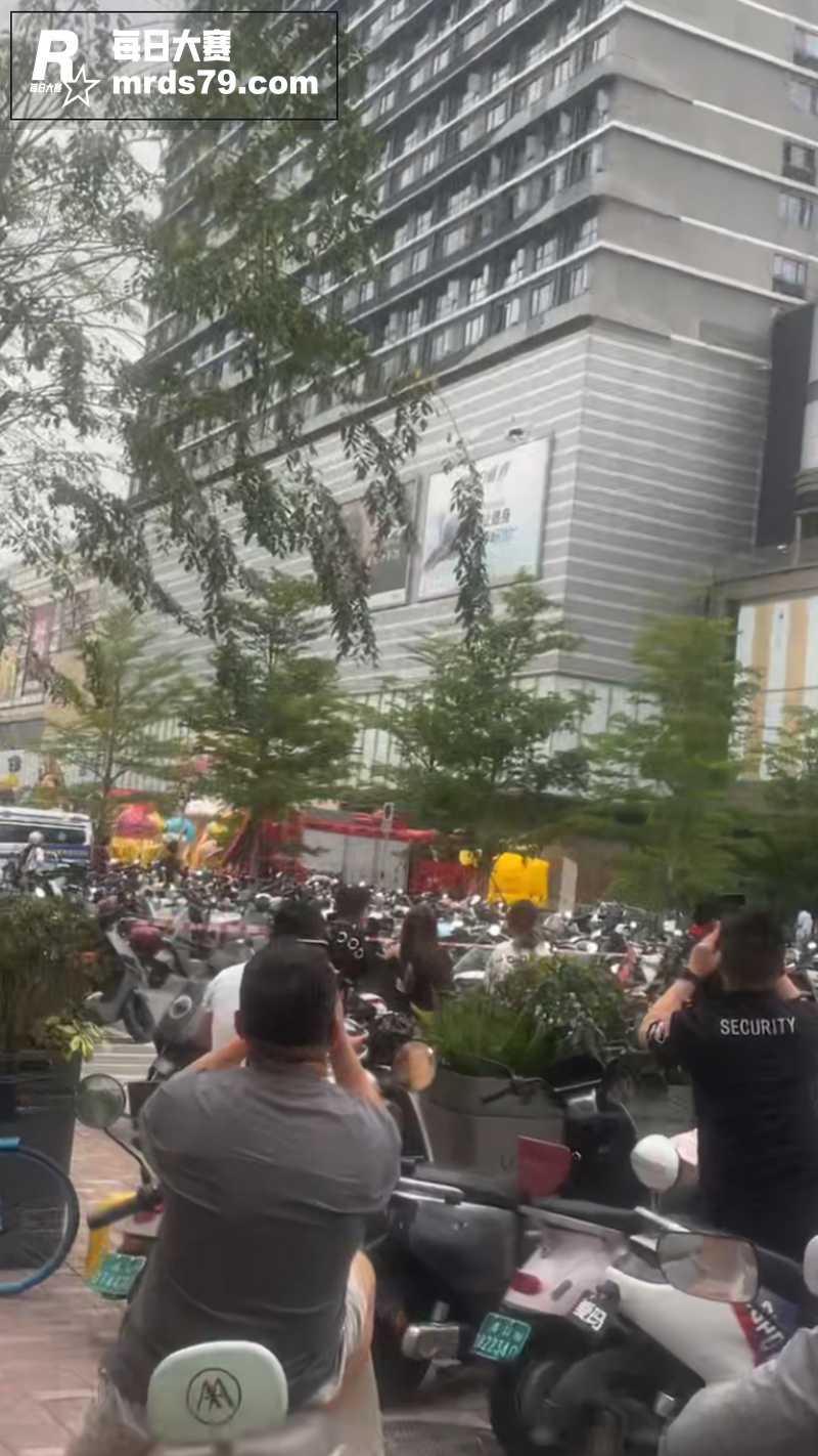 海口龙湖天街高楼跳楼相关图片3