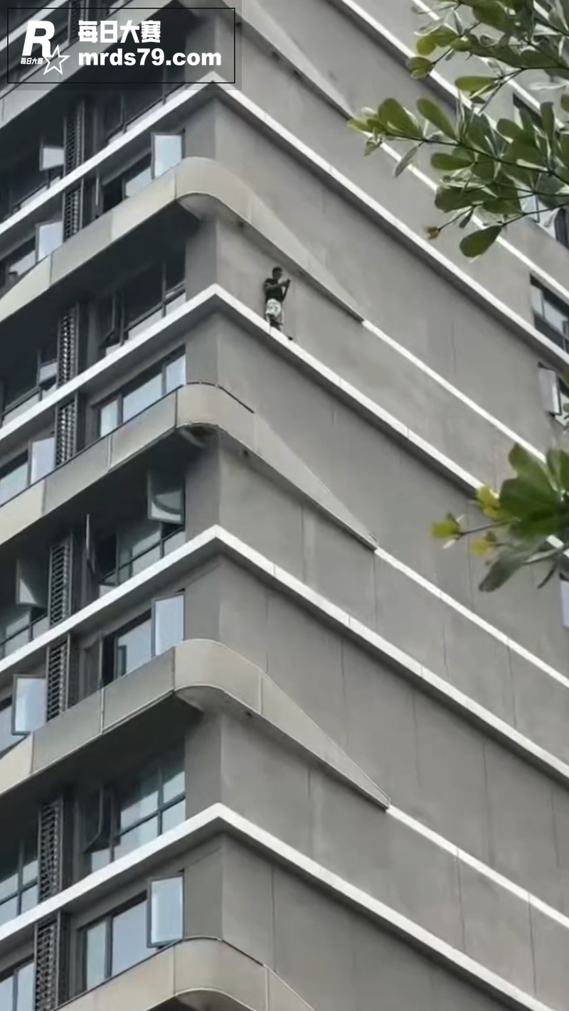 海口龙湖天街高楼跳楼相关图片4