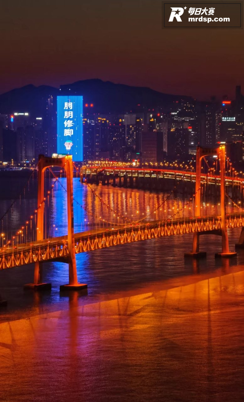 大连跨海大桥旁现巨幅相关图片12