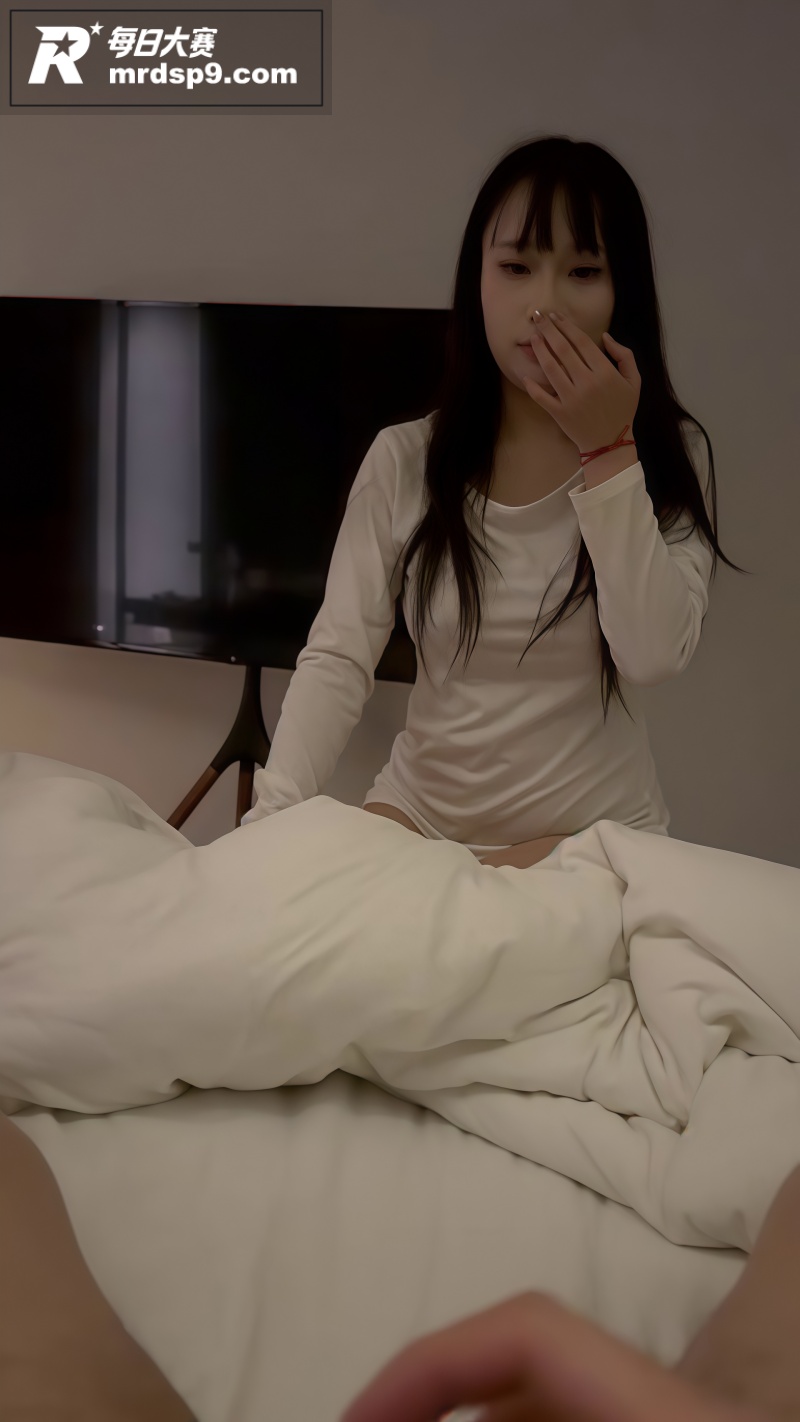 高颜值大奶舌钉妹 不相关图片2