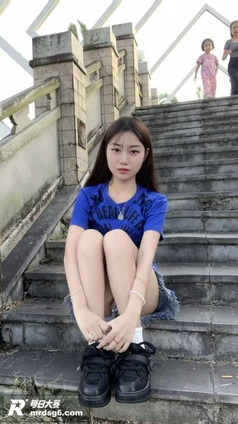 高颜值反差婊 性爱视相关图片1