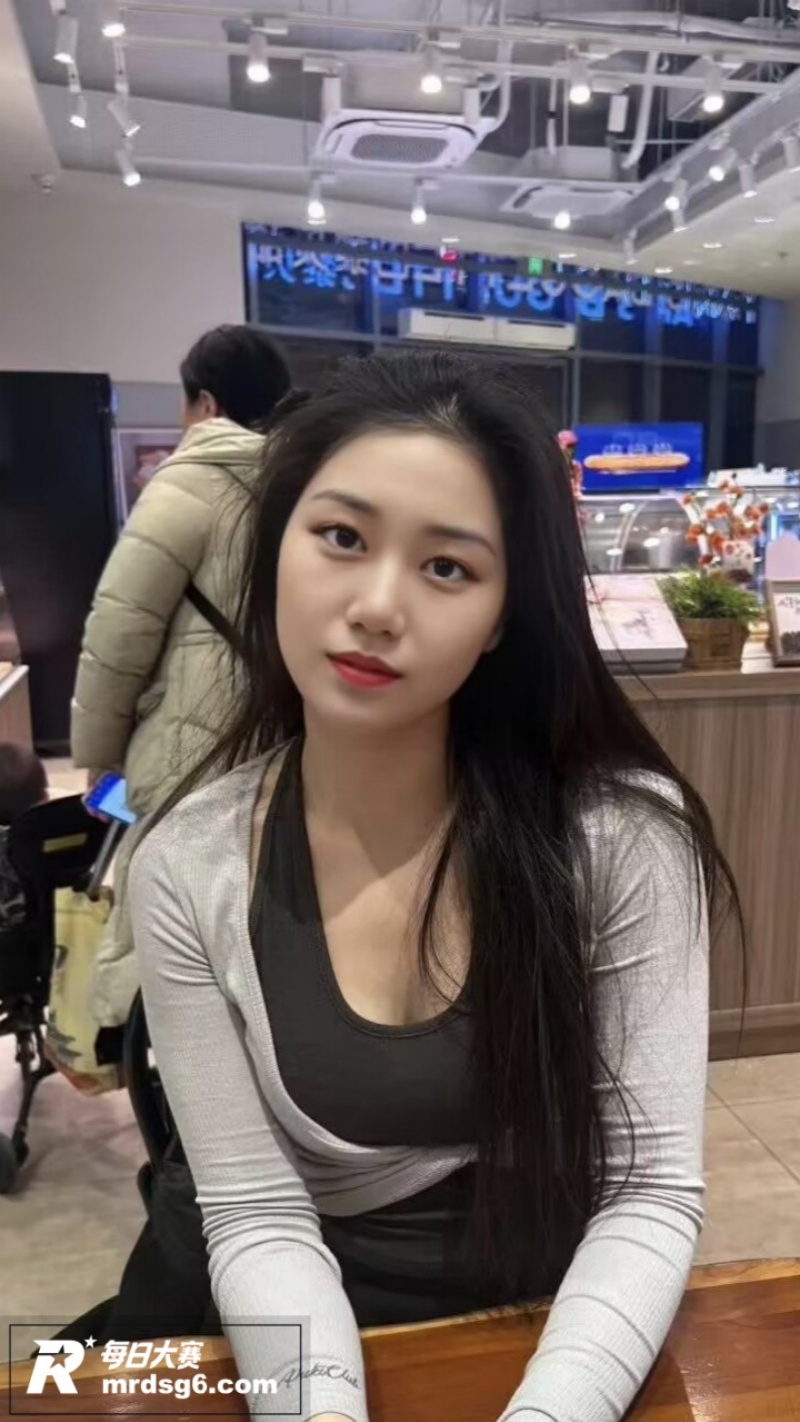 高颜值反差婊 性爱视相关图片2