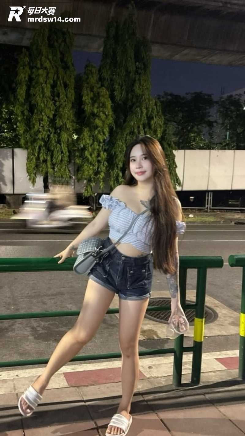 极品高颜值网红 Ch相关图片1