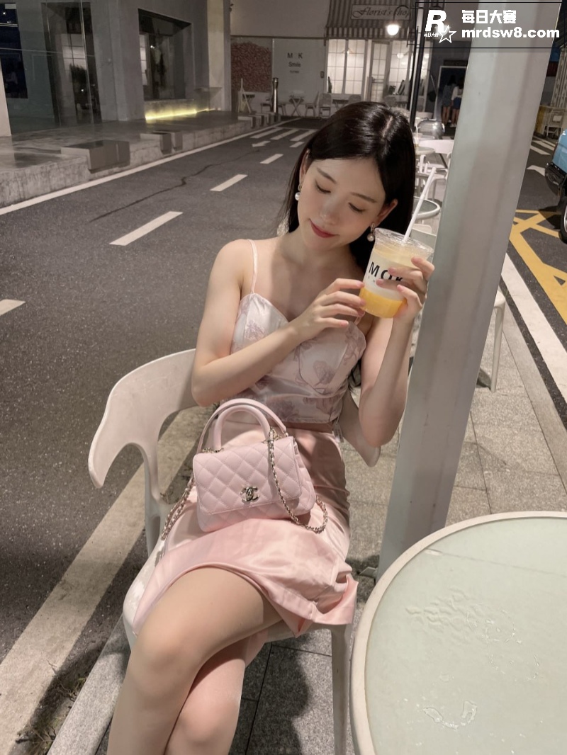 极品高颜值甜美女神 相关图片13