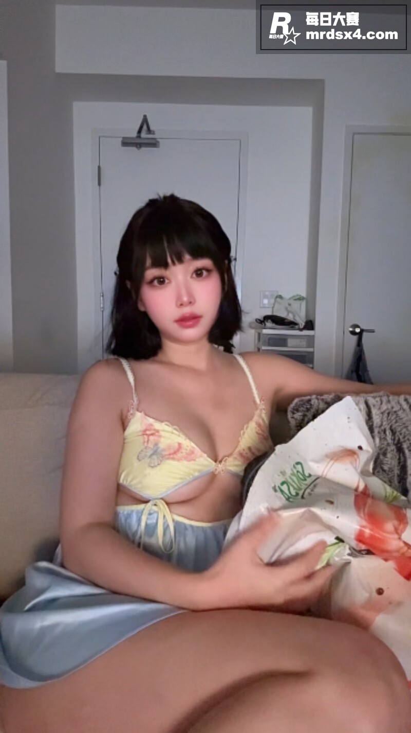 推特高颜值大眼萌妹 相关图片7
