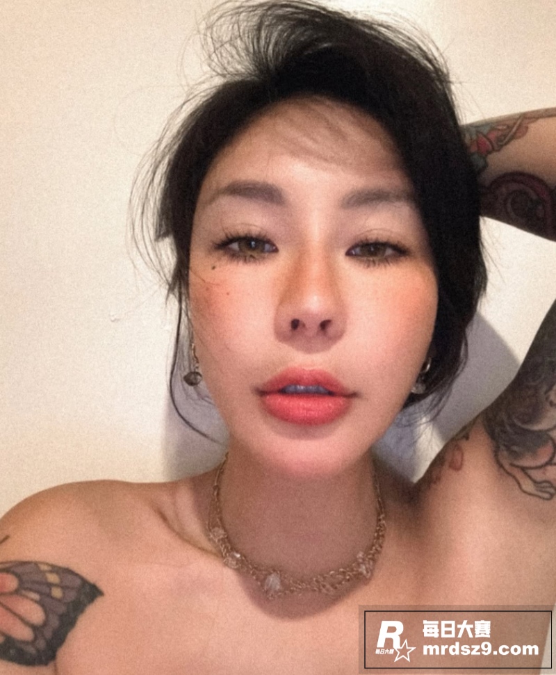 IG42万粉潜水网红相关图片3
