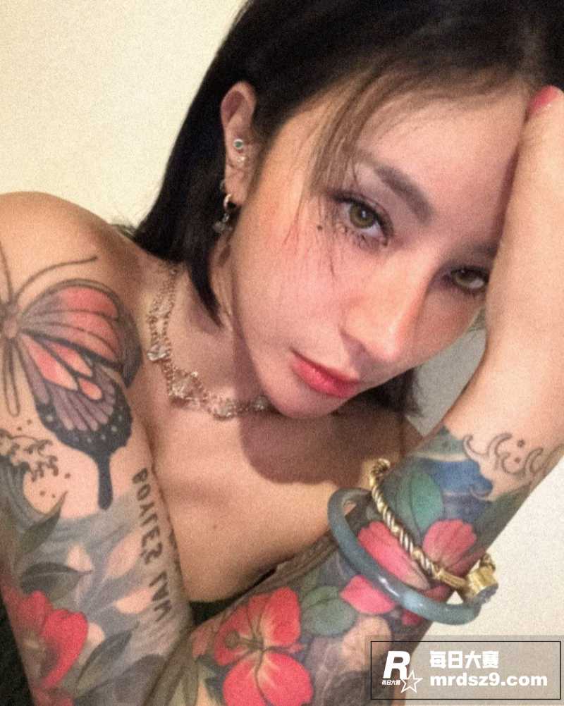 IG42万粉潜水网红相关图片4