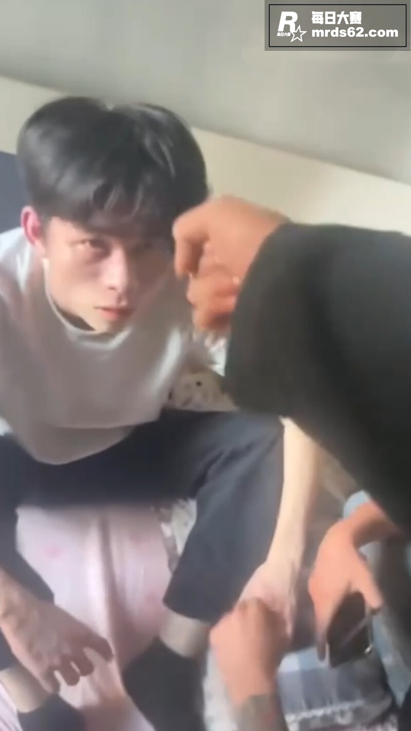 每日一抓！精神小伙与相关图片1