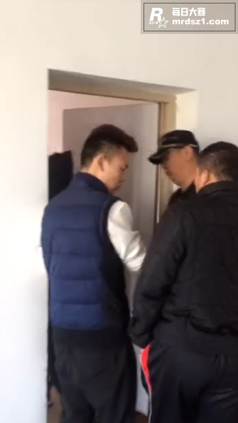 每日一抓！奸夫被五男相关图片1