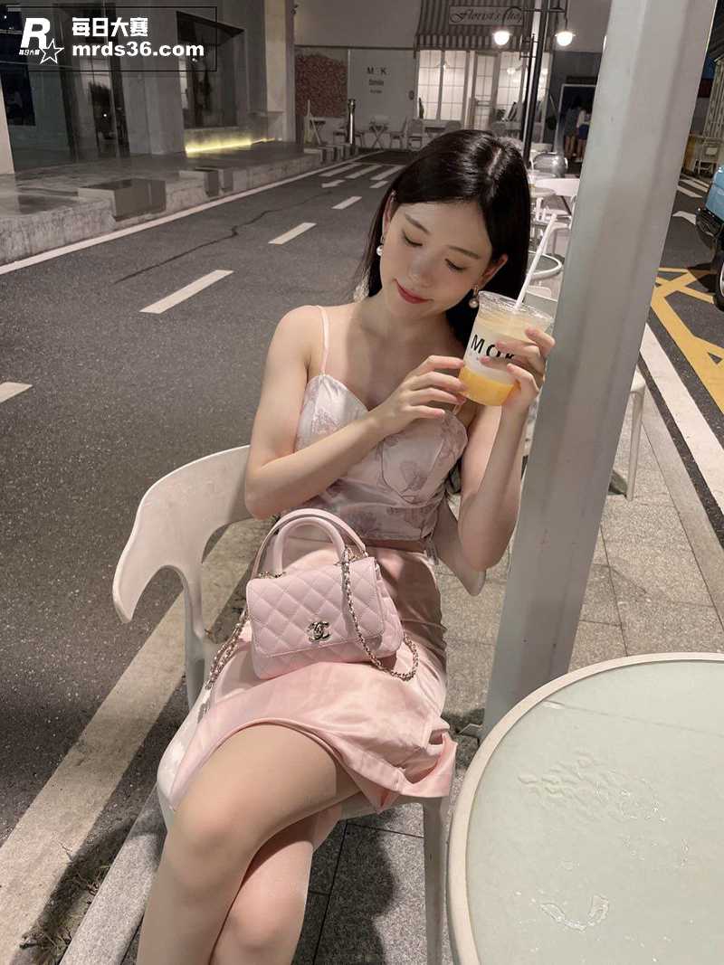 极品高颜值大长腿网红相关图片5