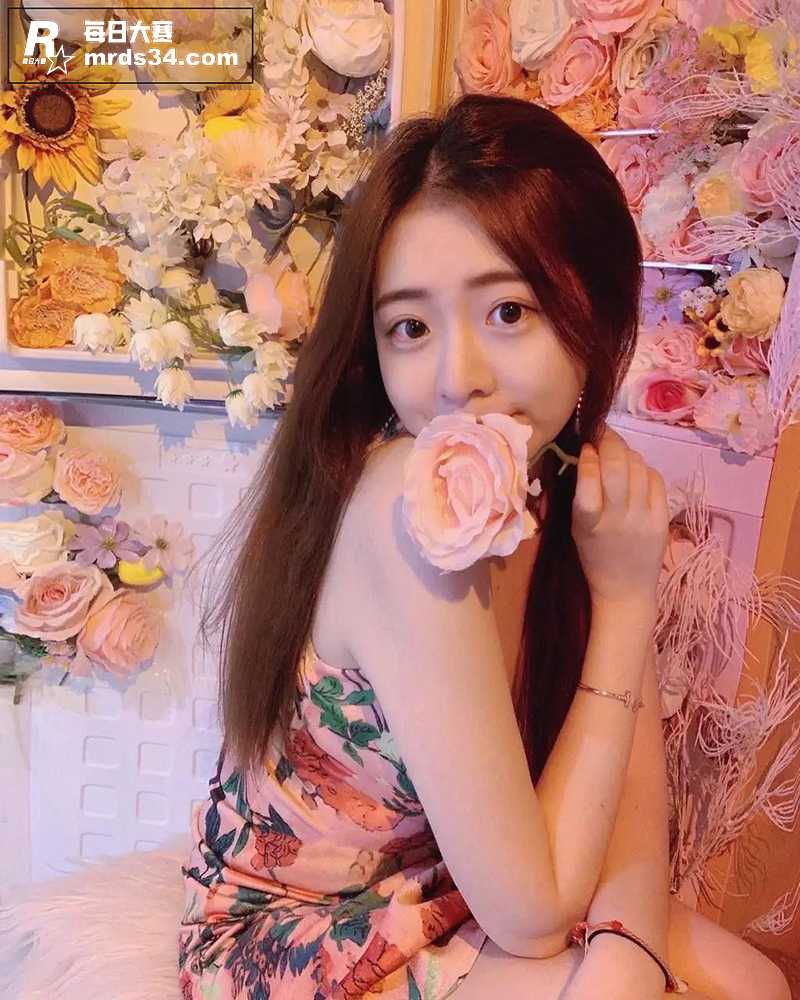 00后高颜值清纯大学相关图片3