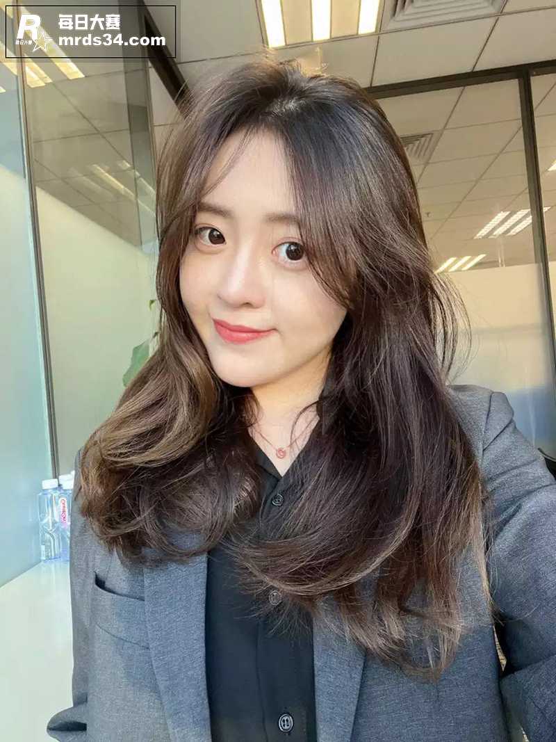 00后高颜值清纯大学相关图片4
