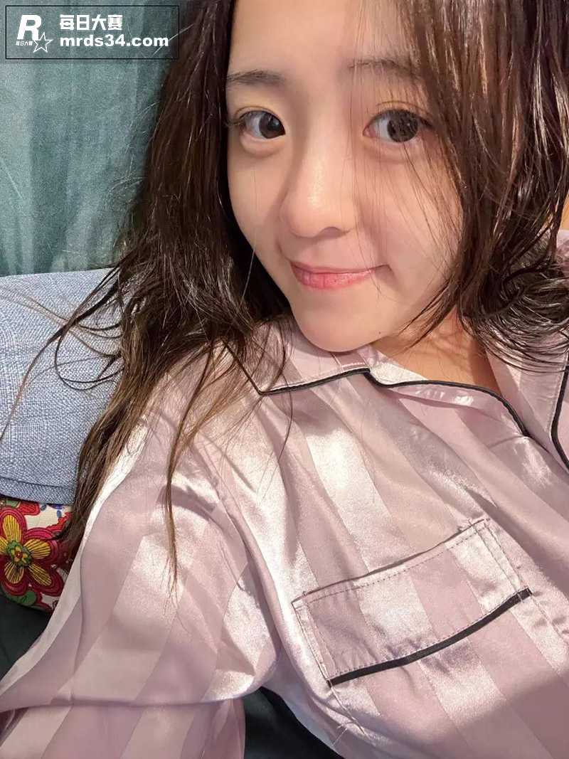00后高颜值清纯大学相关图片5