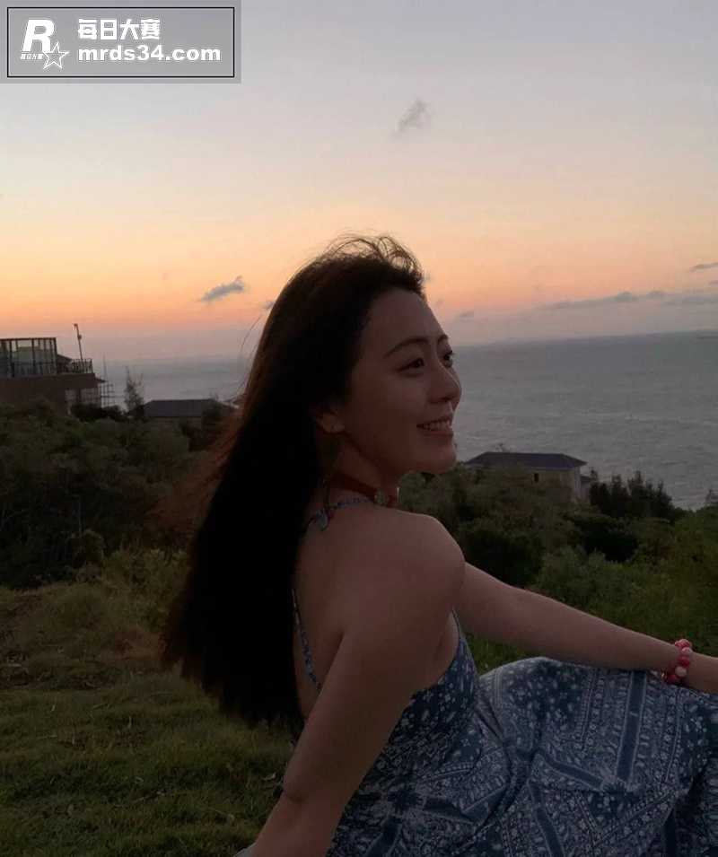 00后高颜值清纯大学相关图片9