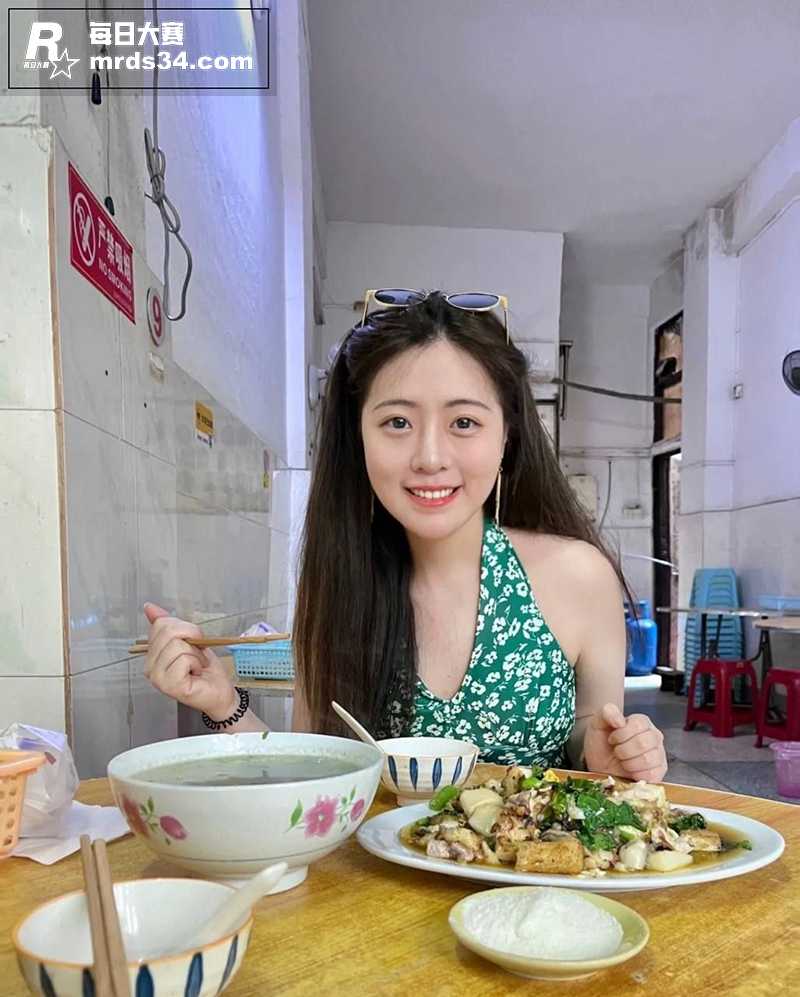 00后高颜值清纯大学相关图片10