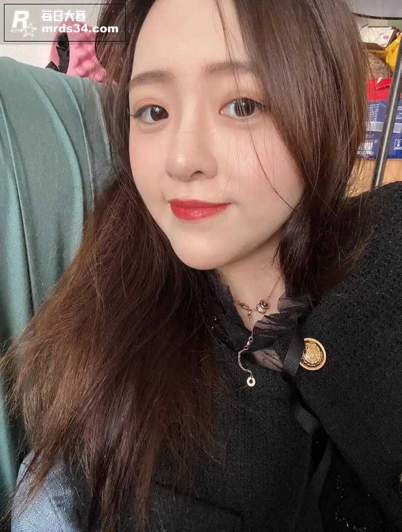 00后高颜值清纯大学相关图片11