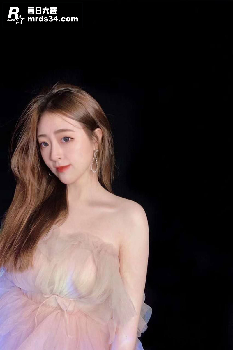 00后高颜值清纯大学相关图片13