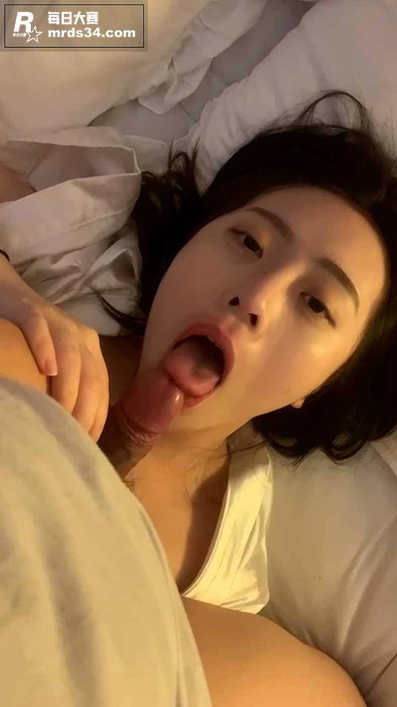 00后高颜值清纯大学相关图片21