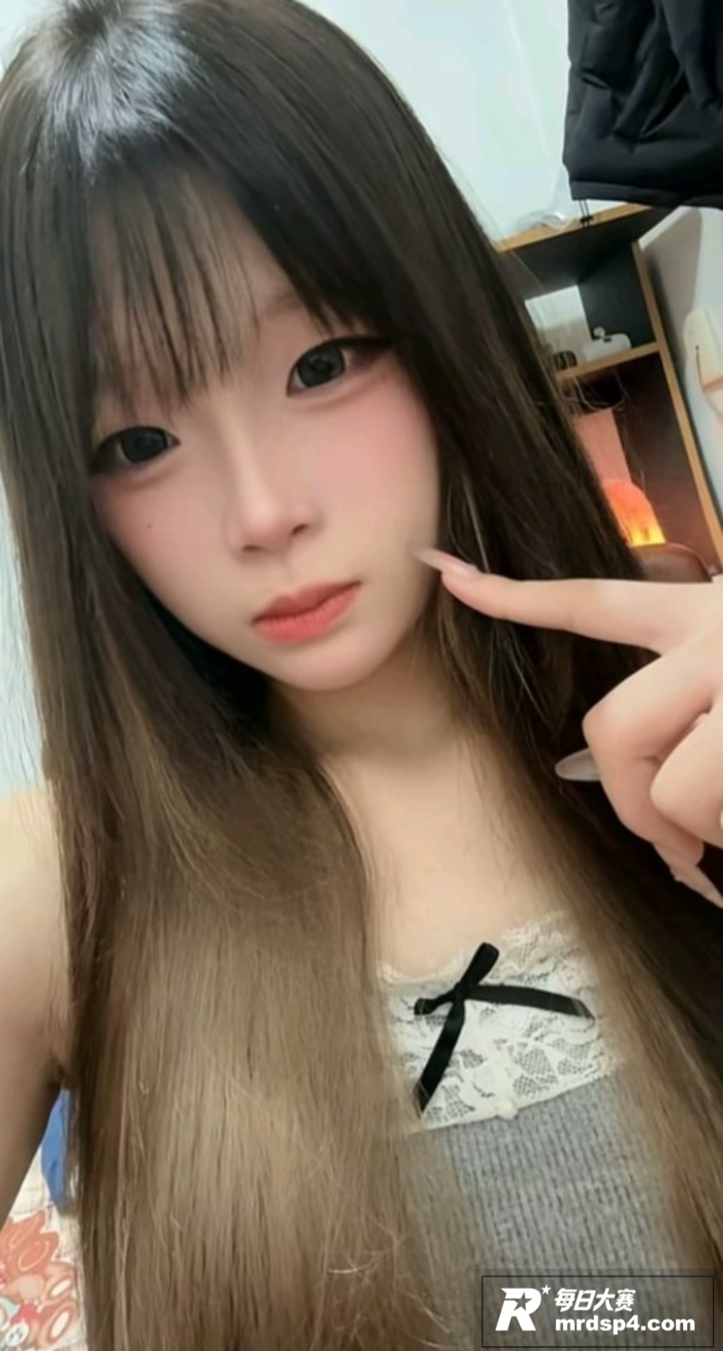 高颜值差女大学生 露相关图片5