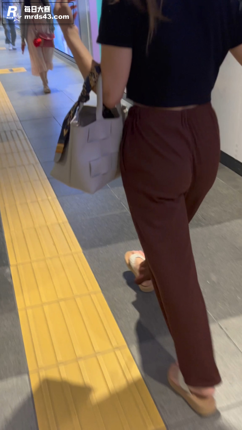假装偷拍系列 多位极相关图片1