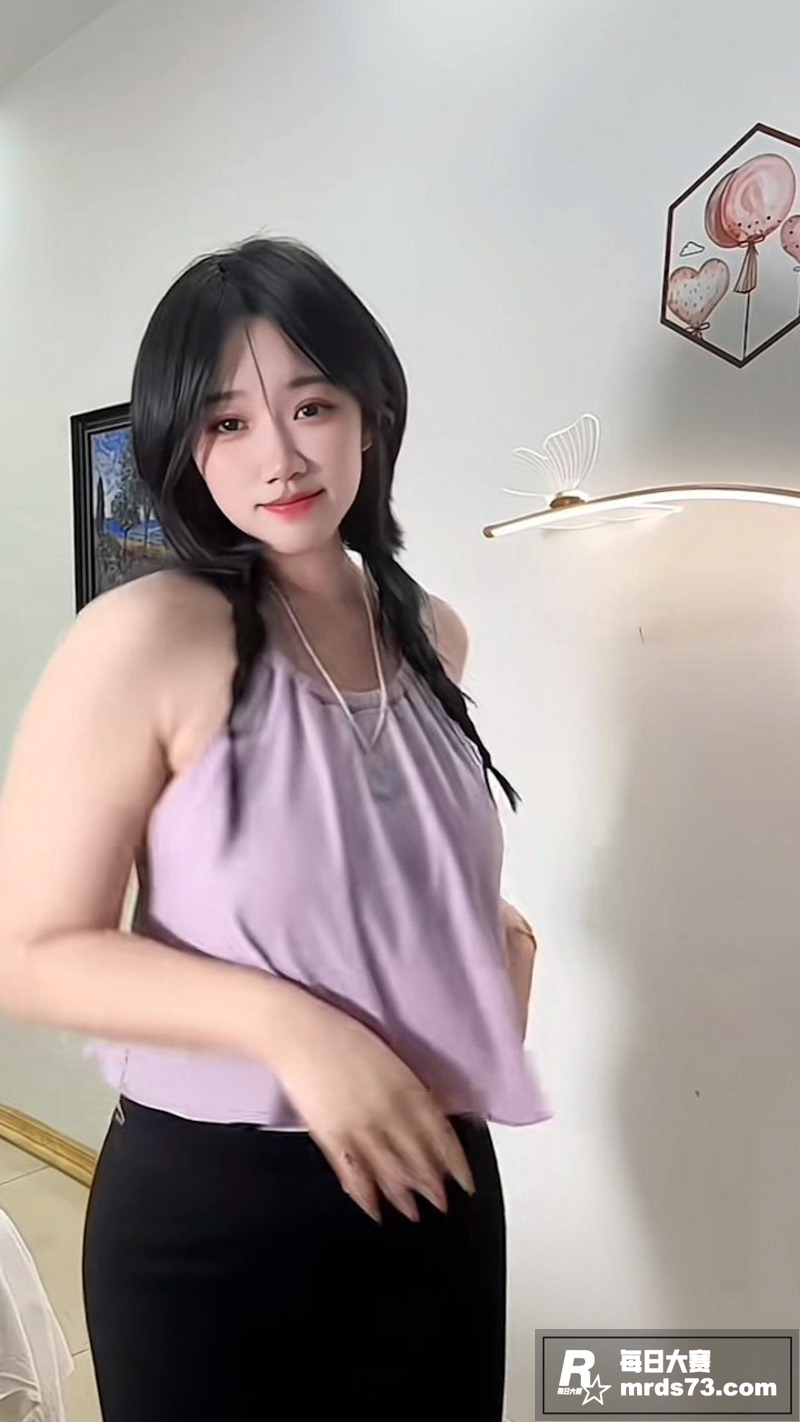 抖音巨乳网红 开心于相关图片2