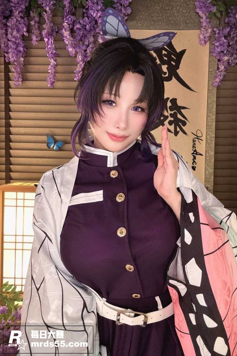 巨乳尤物Coser 相关图片10
