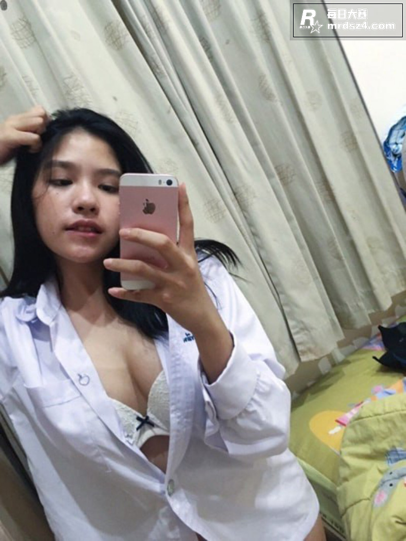 极品蜜桃臀少女艺术生相关图片17