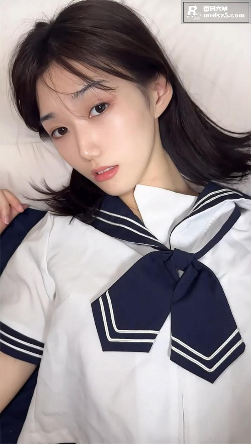 高颜值清纯JK少女完相关图片1