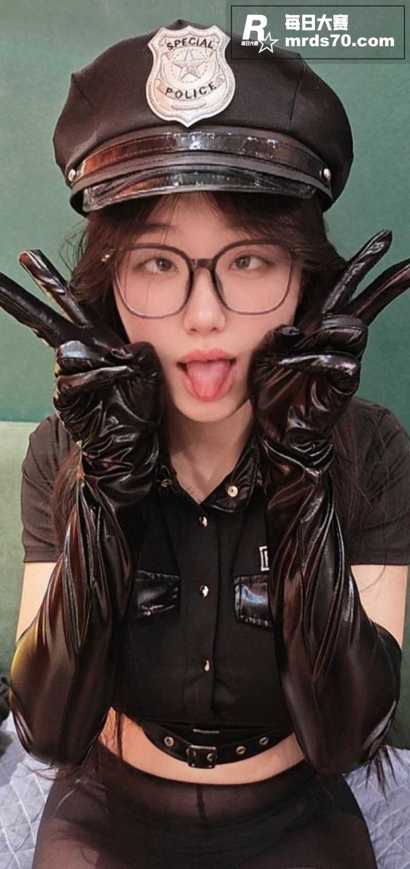 抖音清纯学生妹 小宅相关图片3