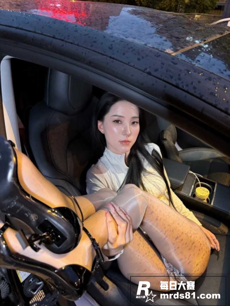 抖音高颜值网红 刑具相关图片6