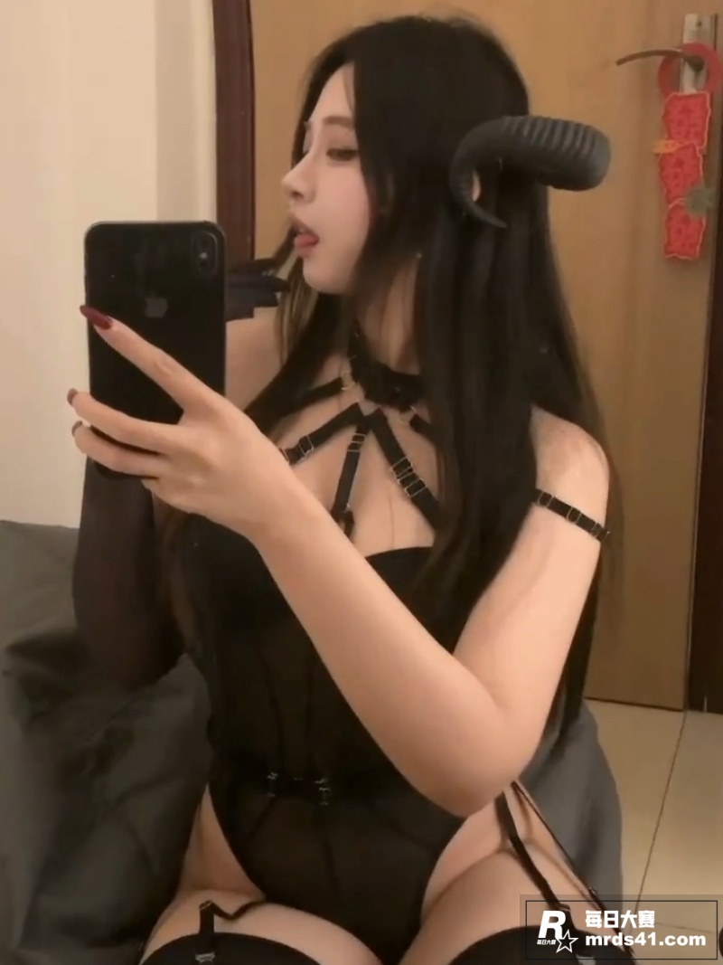 抖音百万粉丝巨乳网红相关图片6