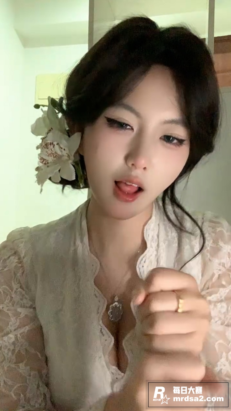 抖音高颜值擦边美女 相关图片7