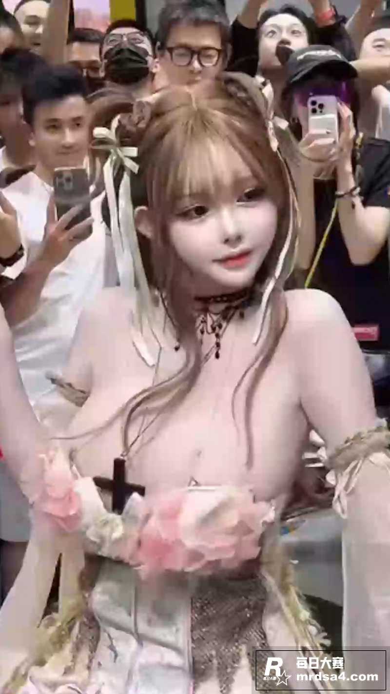 抖音极品豪乳网红 喵相关图片2