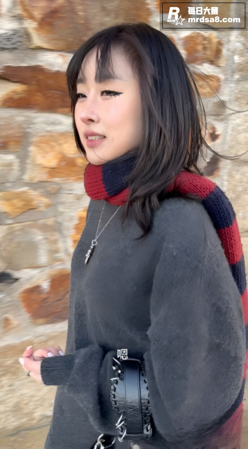 推特高颜值阿黑颜女神相关图片1