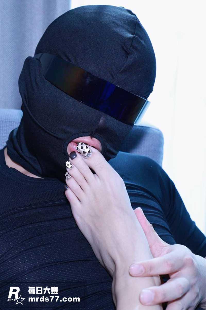 推特顶级足控女神 m相关图片1